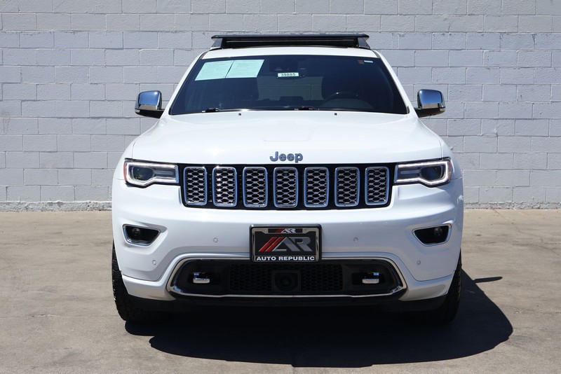 Jeep Grand Cherokee Vehicle Full-screen Gallery Image 02