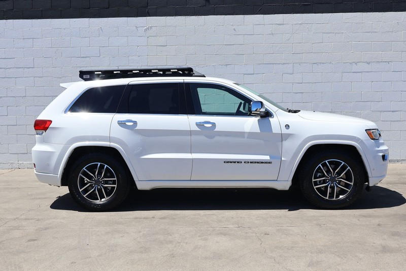 Jeep Grand Cherokee Vehicle Full-screen Gallery Image 04
