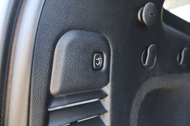 Jeep Grand Cherokee Vehicle Full-screen Gallery Image 09
