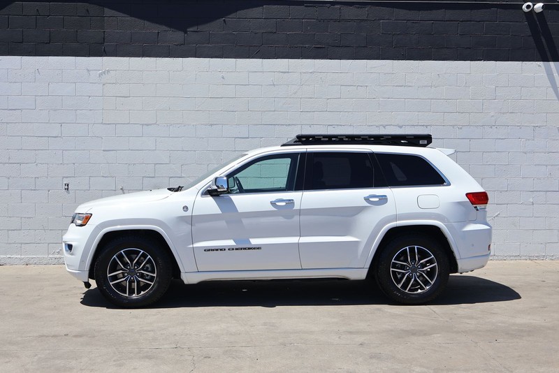Jeep Grand Cherokee Vehicle Full-screen Gallery Image 11