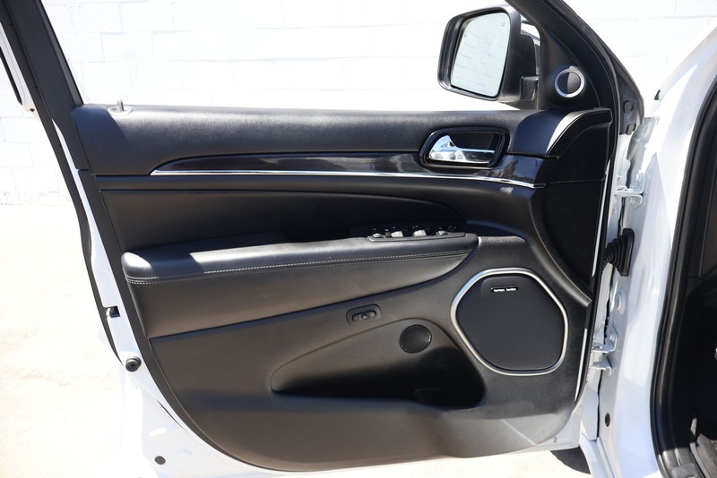 Jeep Grand Cherokee Vehicle Full-screen Gallery Image 15