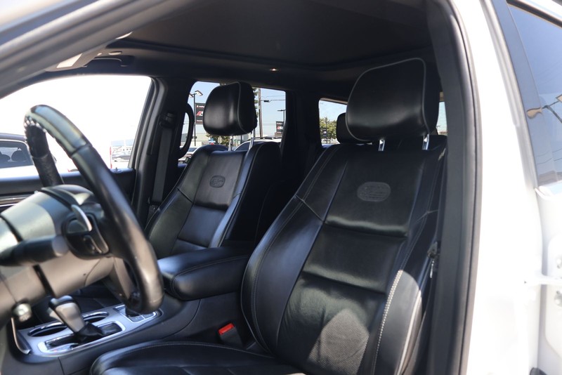 Jeep Grand Cherokee Vehicle Full-screen Gallery Image 17