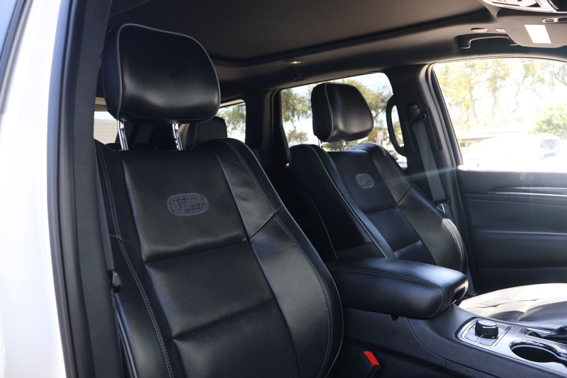 Jeep Grand Cherokee Vehicle Full-screen Gallery Image 20
