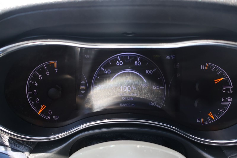 Jeep Grand Cherokee Vehicle Full-screen Gallery Image 23