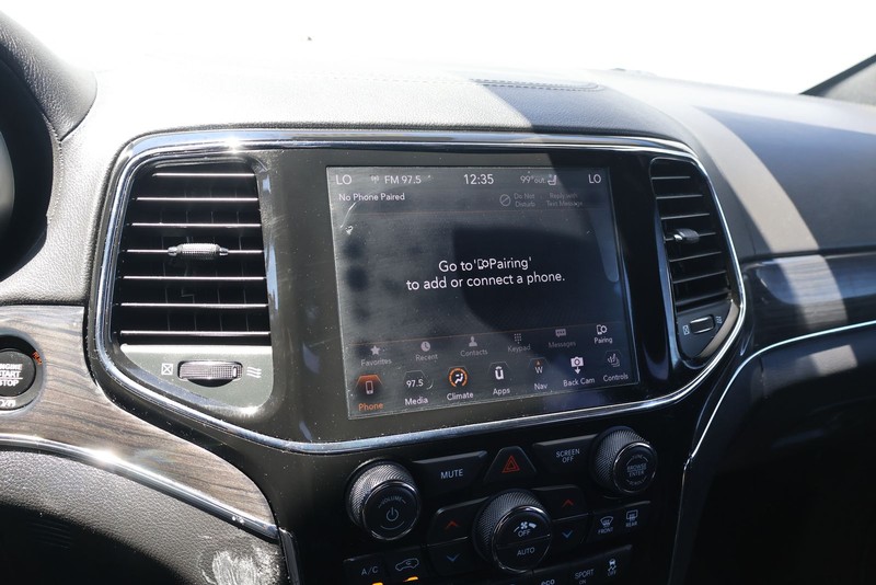 Jeep Grand Cherokee Vehicle Full-screen Gallery Image 28