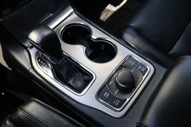 Jeep Grand Cherokee Vehicle Full-screen Gallery Image 30