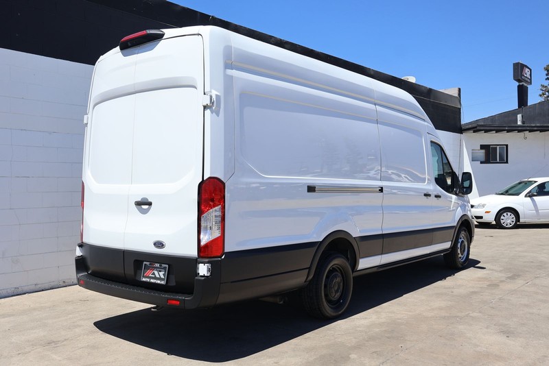 Ford Transit Cargo Van Vehicle Full-screen Gallery Image 05