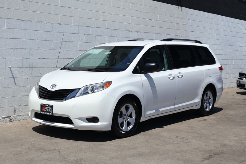 Toyota Sienna Vehicle Full-screen Gallery Image 11