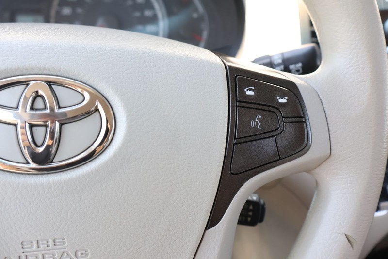 Toyota Sienna Vehicle Full-screen Gallery Image 26