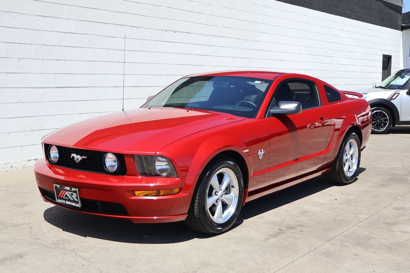 Ford Mustang Vehicle Full-screen Gallery Image 11
