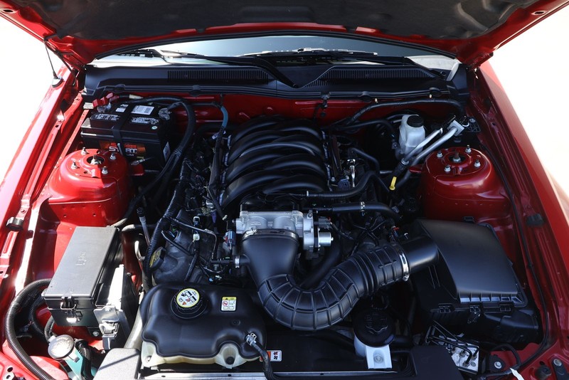Ford Mustang Vehicle Full-screen Gallery Image 12