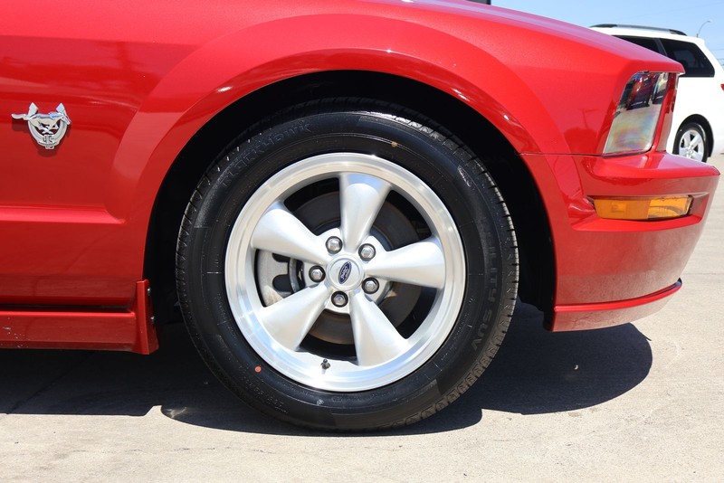 Ford Mustang Vehicle Full-screen Gallery Image 13