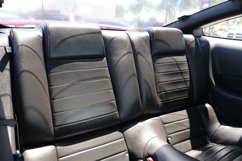 Ford Mustang Vehicle Full-screen Gallery Image 20