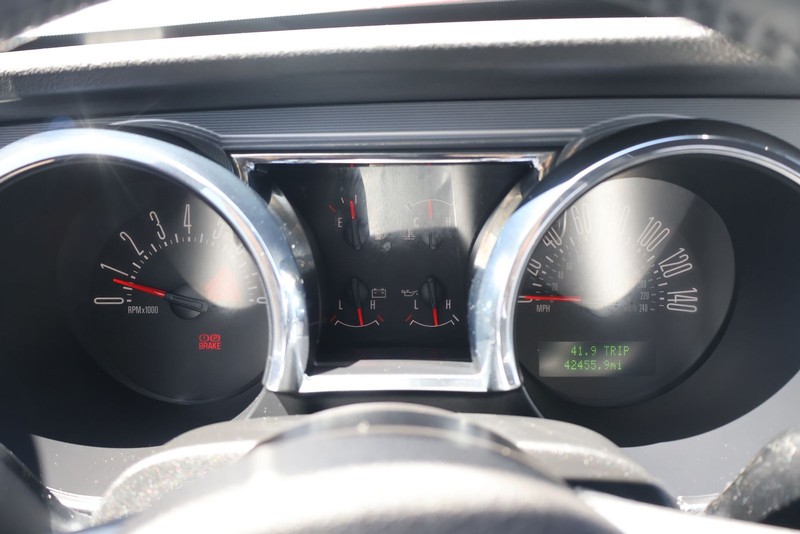 Ford Mustang Vehicle Full-screen Gallery Image 22