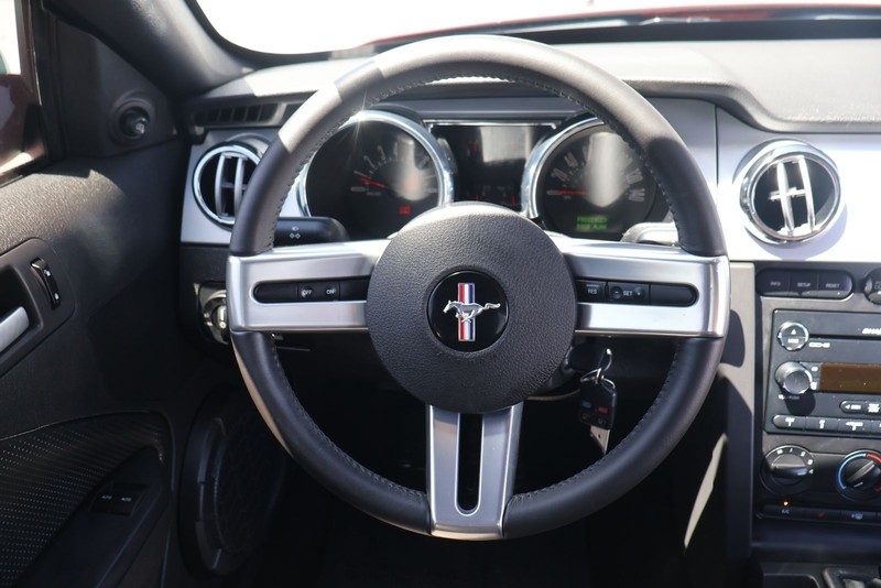 Ford Mustang Vehicle Full-screen Gallery Image 23