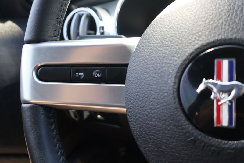 Ford Mustang Vehicle Full-screen Gallery Image 24