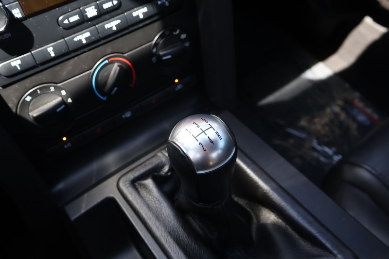 Ford Mustang Vehicle Full-screen Gallery Image 27