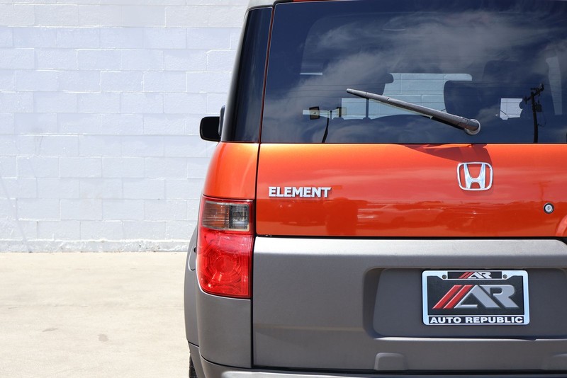 Honda Element Vehicle Full-screen Gallery Image 05