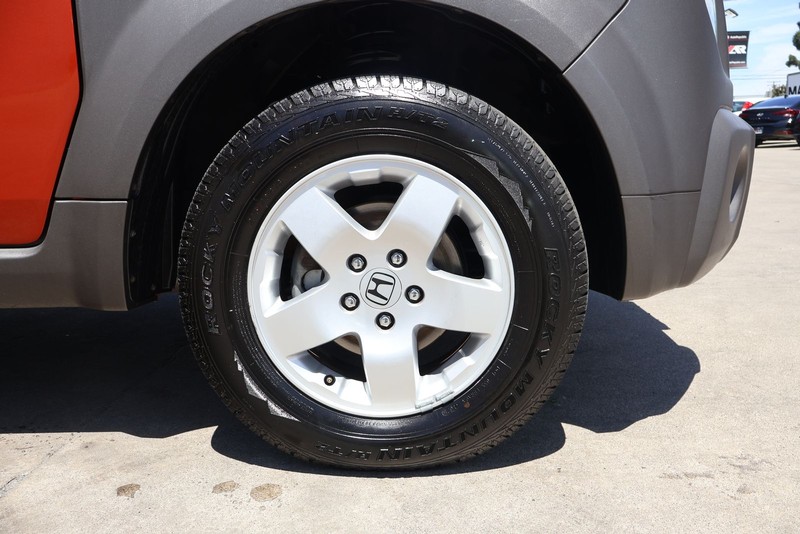 Honda Element Vehicle Full-screen Gallery Image 11