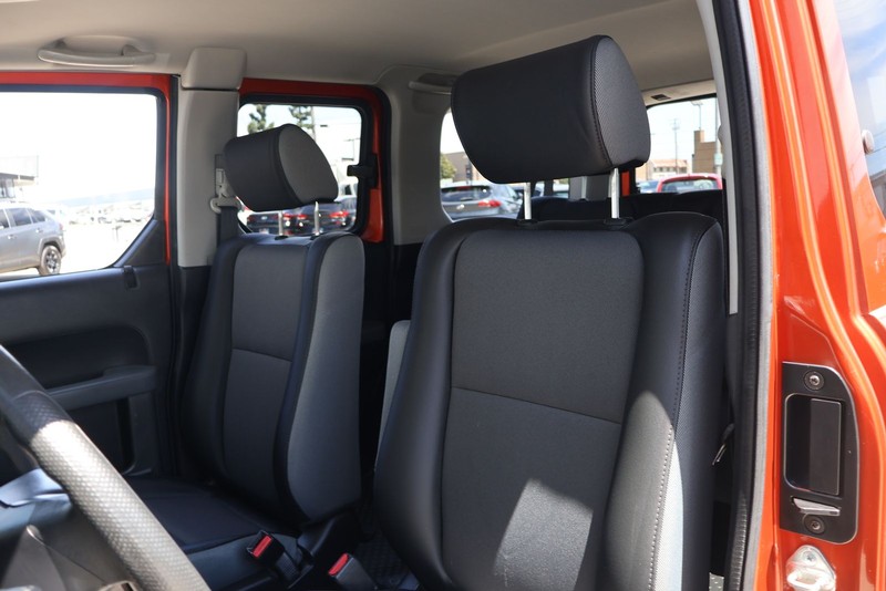 Honda Element Vehicle Full-screen Gallery Image 14
