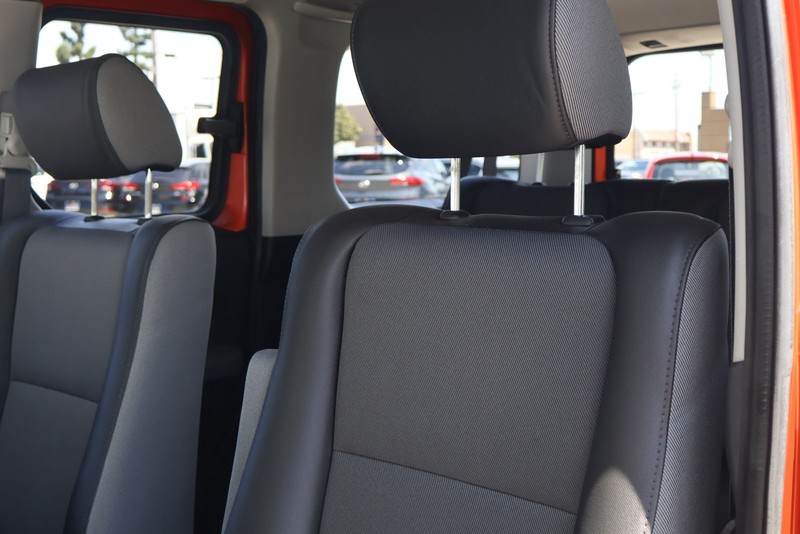 Honda Element Vehicle Full-screen Gallery Image 15