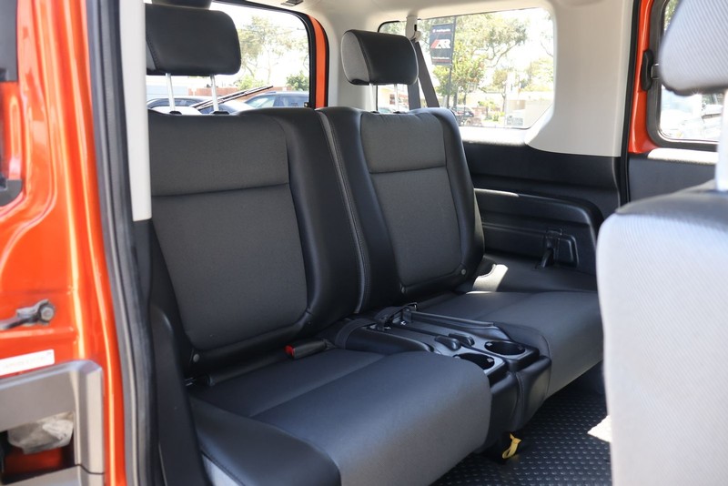 Honda Element Vehicle Full-screen Gallery Image 18