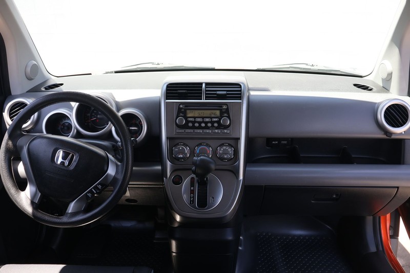 Honda Element Vehicle Full-screen Gallery Image 19