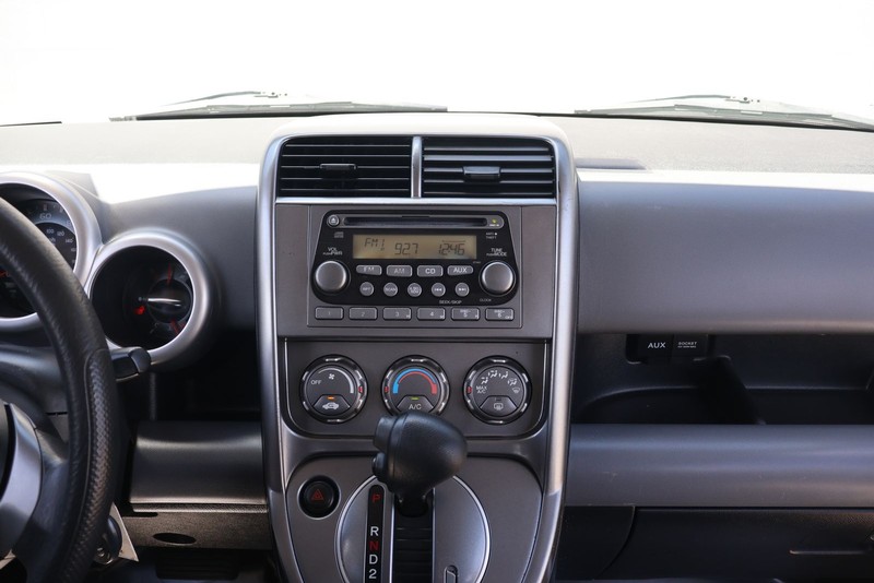 Honda Element Vehicle Full-screen Gallery Image 20