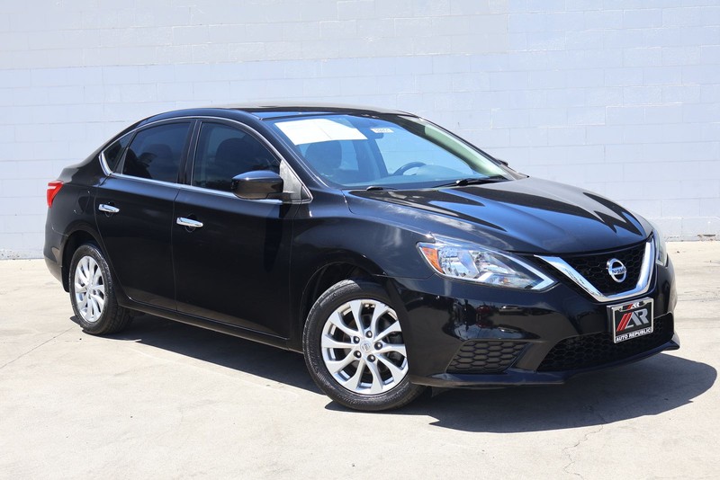 Nissan Sentra Vehicle Full-screen Gallery Image 01