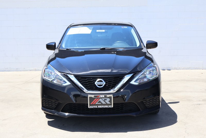 Nissan Sentra Vehicle Full-screen Gallery Image 02