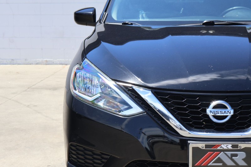 Nissan Sentra Vehicle Full-screen Gallery Image 03