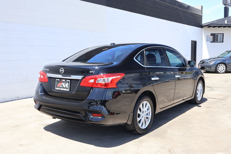 Nissan Sentra Vehicle Full-screen Gallery Image 05
