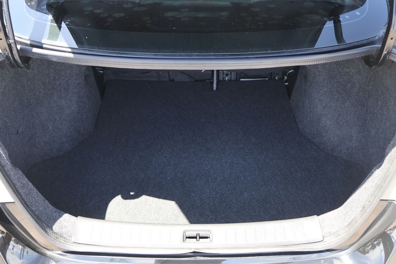 Nissan Sentra Vehicle Full-screen Gallery Image 08