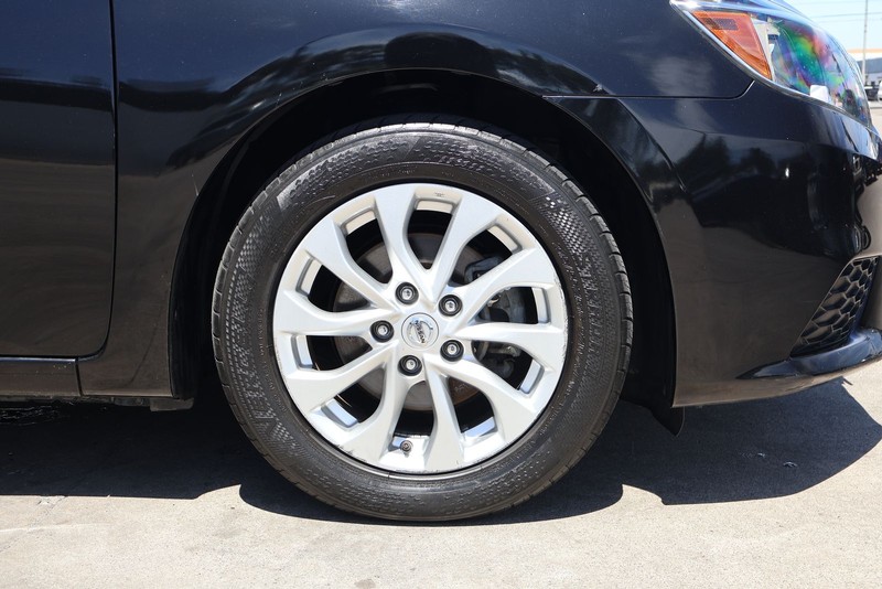Nissan Sentra Vehicle Full-screen Gallery Image 13