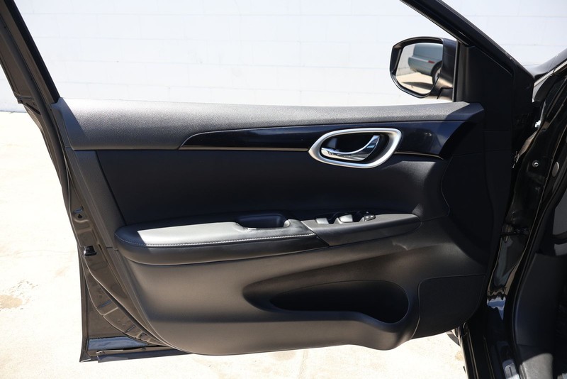 Nissan Sentra Vehicle Full-screen Gallery Image 14