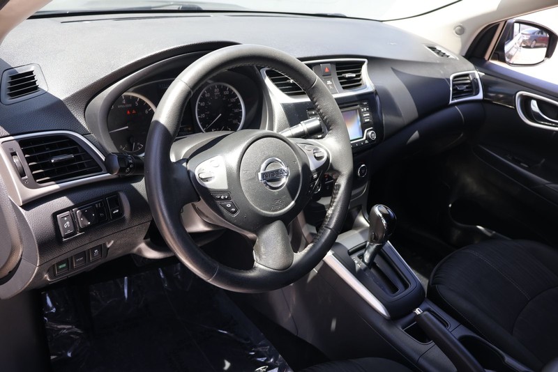Nissan Sentra Vehicle Full-screen Gallery Image 15
