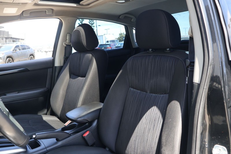 Nissan Sentra Vehicle Full-screen Gallery Image 16