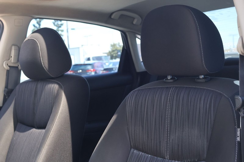 Nissan Sentra Vehicle Full-screen Gallery Image 17