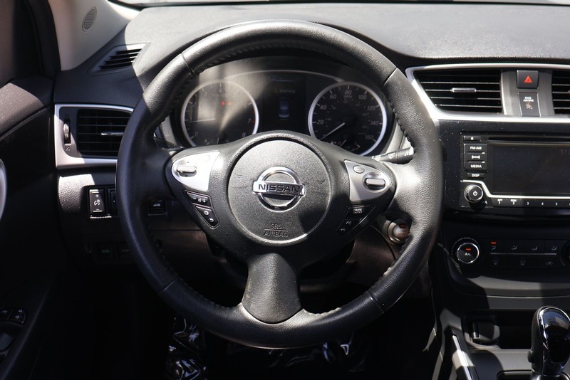 Nissan Sentra Vehicle Full-screen Gallery Image 23