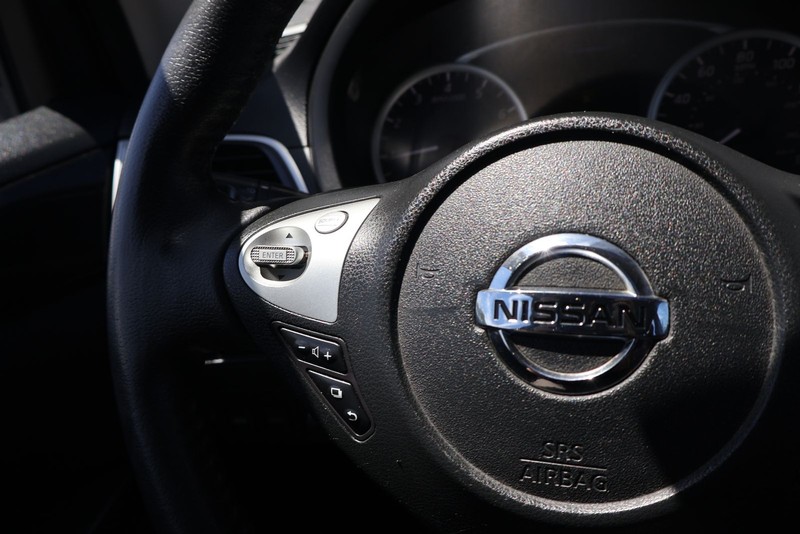 Nissan Sentra Vehicle Full-screen Gallery Image 24