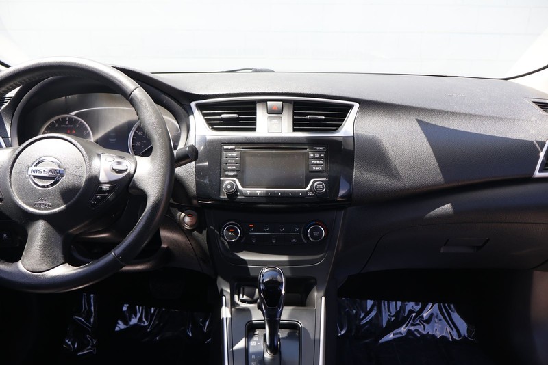 Nissan Sentra Vehicle Full-screen Gallery Image 26
