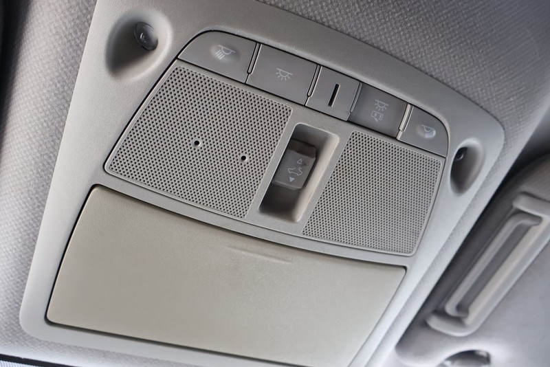 Nissan Sentra Vehicle Full-screen Gallery Image 29