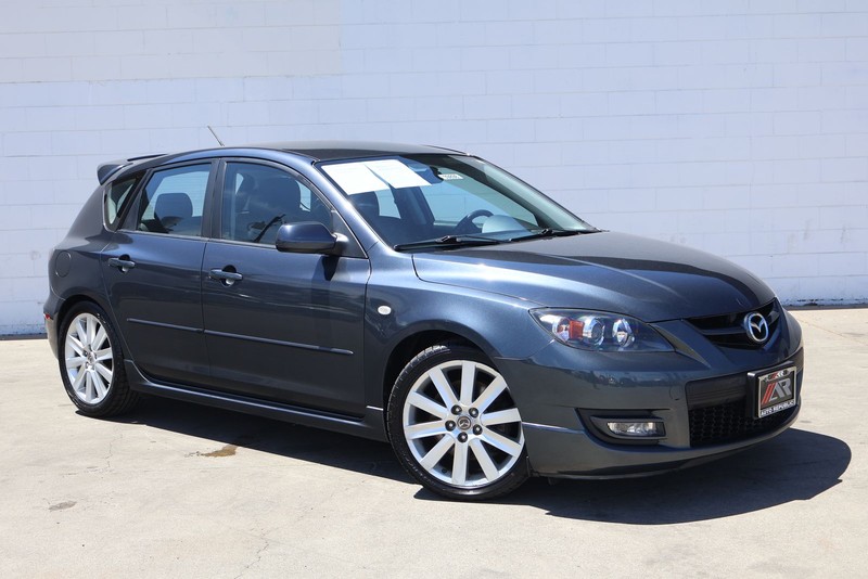 Mazda Mazda3 Hatchback Vehicle Full-screen Gallery Image 01