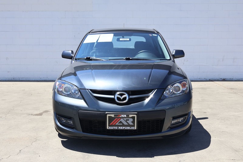 Mazda Mazda3 Hatchback Vehicle Full-screen Gallery Image 02