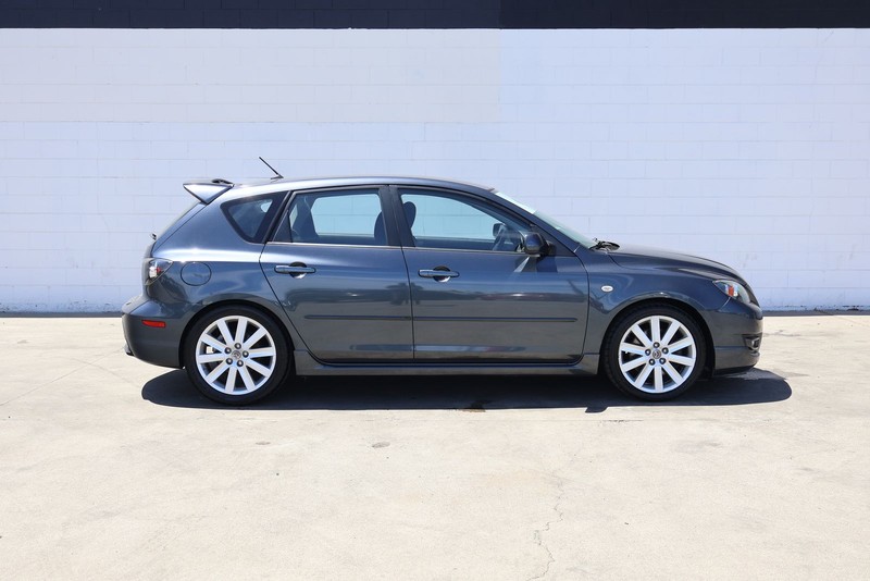 Mazda Mazda3 Hatchback Vehicle Full-screen Gallery Image 04