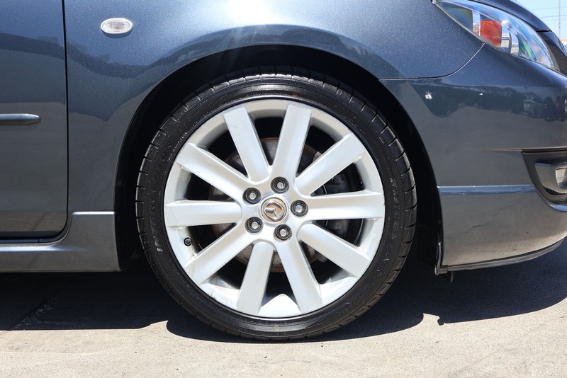 Mazda Mazda3 Hatchback Vehicle Full-screen Gallery Image 12