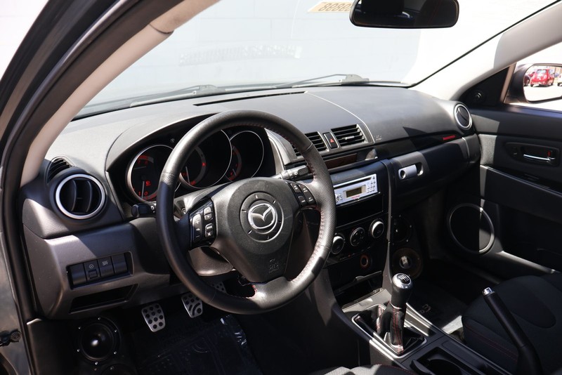 Mazda Mazda3 Hatchback Vehicle Full-screen Gallery Image 15