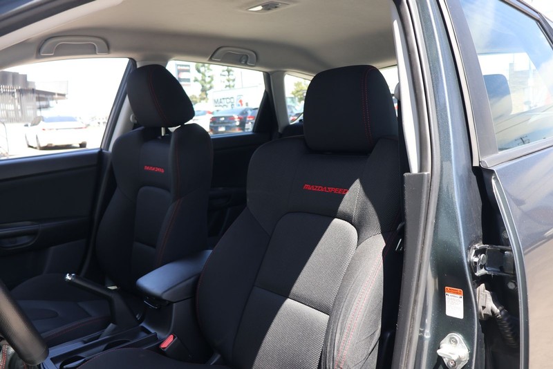 Mazda Mazda3 Hatchback Vehicle Full-screen Gallery Image 16