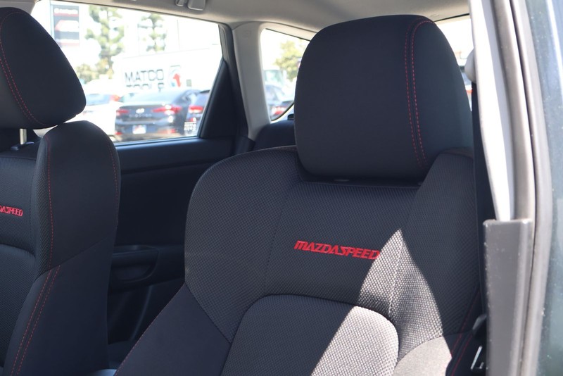 Mazda Mazda3 Hatchback Vehicle Full-screen Gallery Image 17