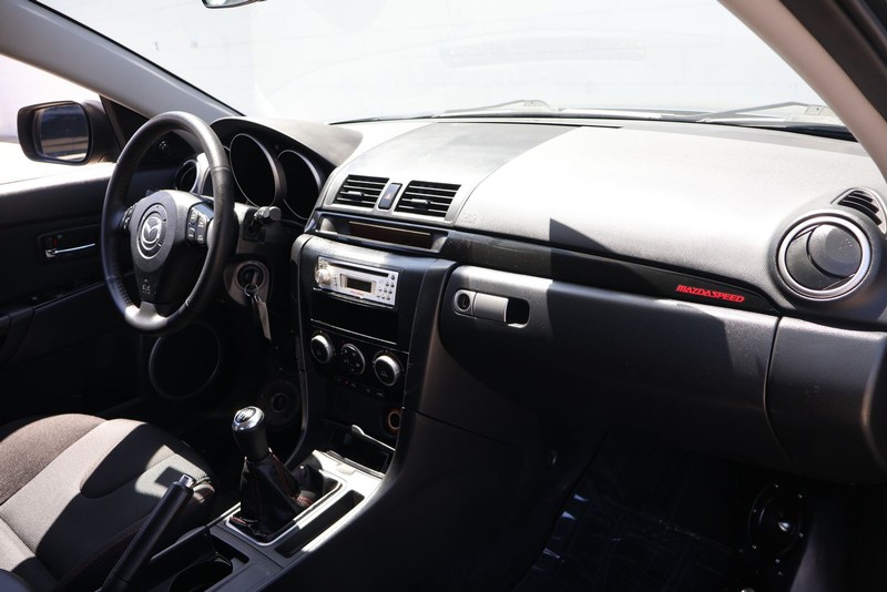 Mazda Mazda3 Hatchback Vehicle Full-screen Gallery Image 18